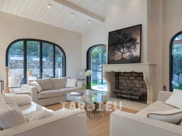 VILLA NEO PROVENCALE - SALINS SAINT -TROPEZ