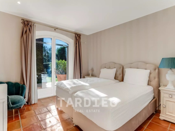 Maison provençale de 267 m² avec piscine