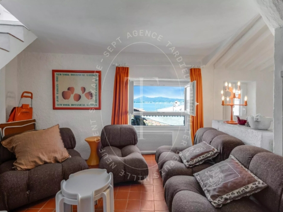 EXCLUSIVITE - APPARTEMENT AVEC TERRASSE ET VUE MER PANORAMIQUE - SAINT TROPEZ
