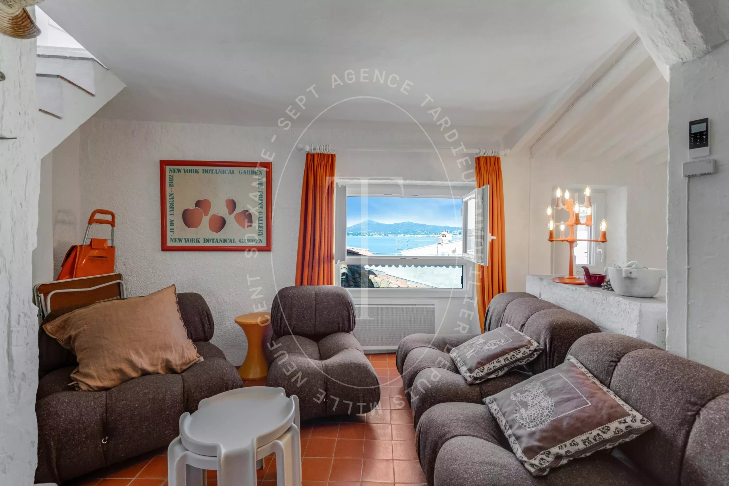 EXCLUSIVITE - APPARTEMENT AVEC TERRASSE ET VUE MER PANORAMIQUE - SAINT TROPEZ
