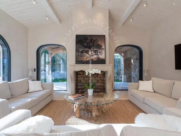 VILLA NEO PROVENCALE - SALINS SAINT -TROPEZ