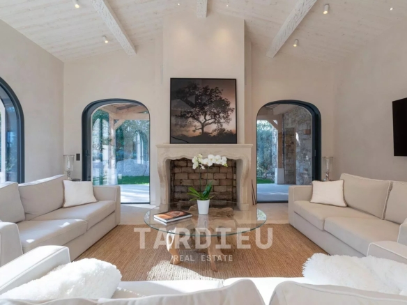 VILLA NEO PROVENCALE - SALINS SAINT -TROPEZ