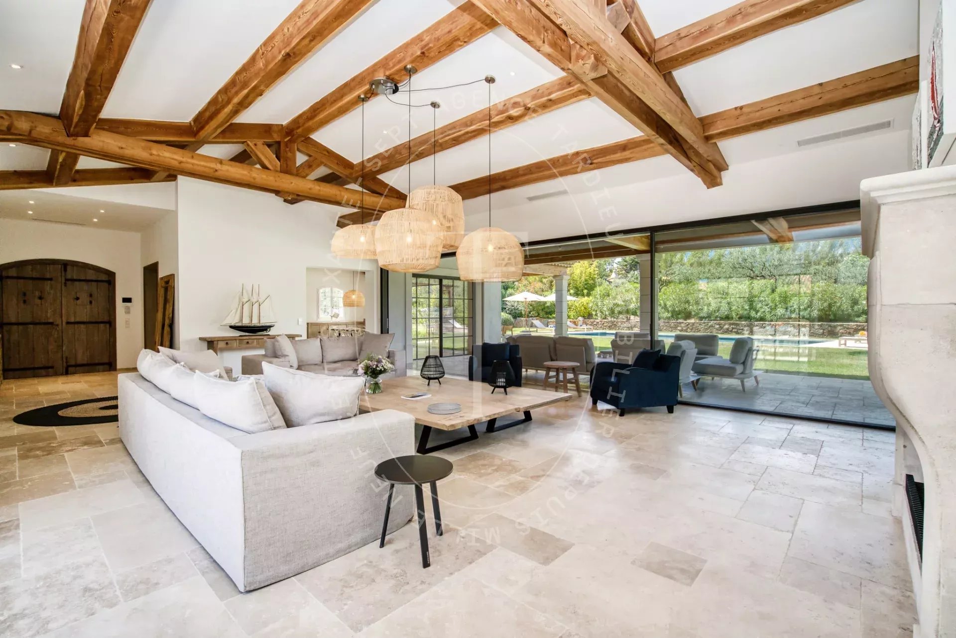 Villa contemporaine avec piscine proche centre ville