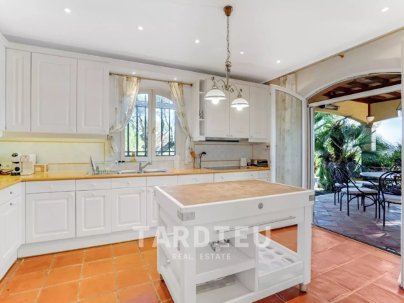 Maison provençale de 267 m² avec piscine