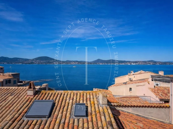 EXCLUSIVITE - APPARTEMENT AVEC TERRASSE ET VUE MER PANORAMIQUE - SAINT TROPEZ