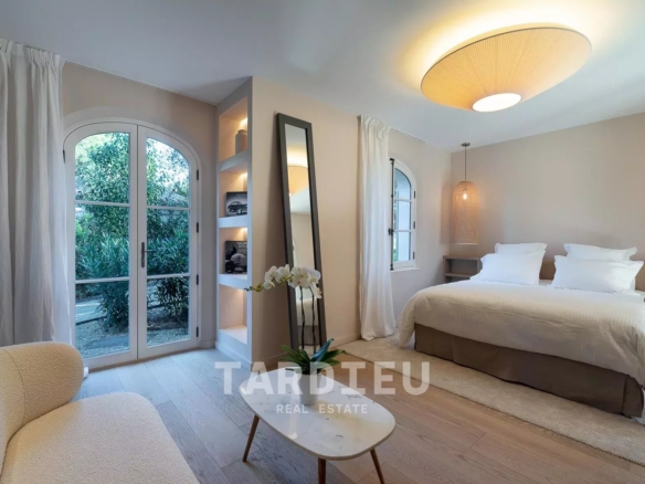 VILLA NEO PROVENCALE - SALINS SAINT -TROPEZ