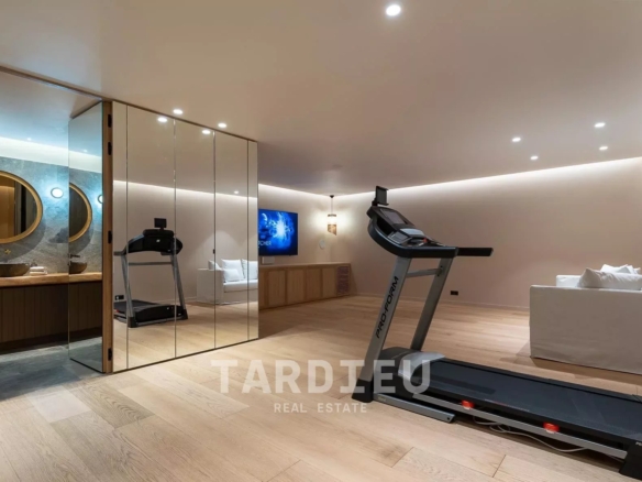 VILLA NEO PROVENCALE - SALINS SAINT -TROPEZ