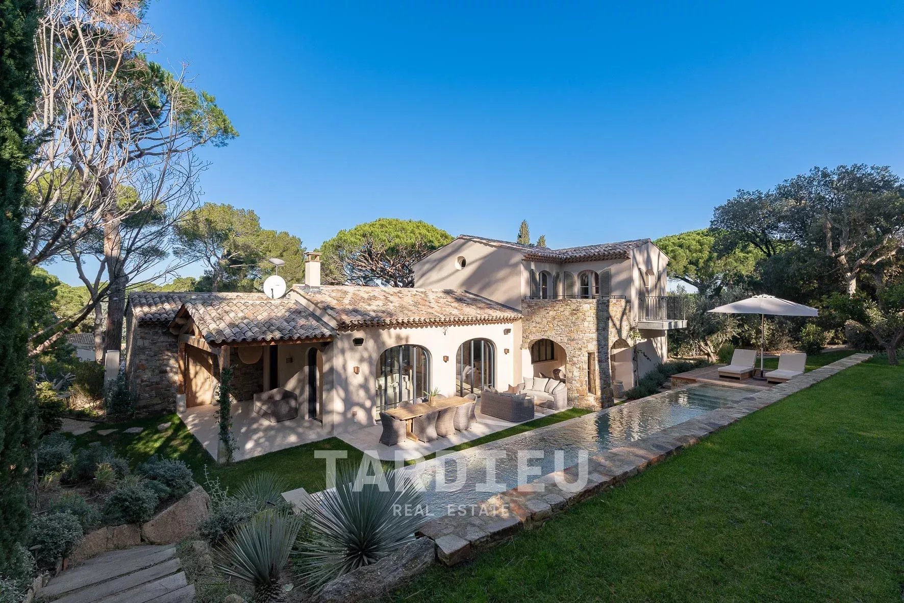 VILLA NEO PROVENCALE - SALINS SAINT -TROPEZ