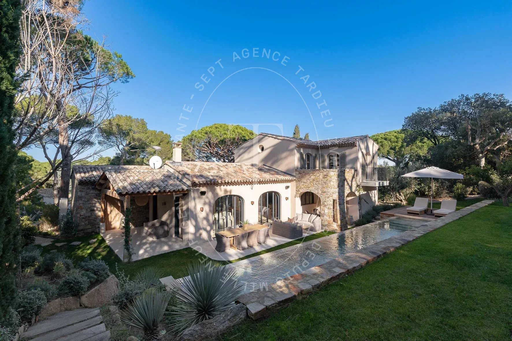VILLA NEO PROVENCALE - SALINS SAINT -TROPEZ