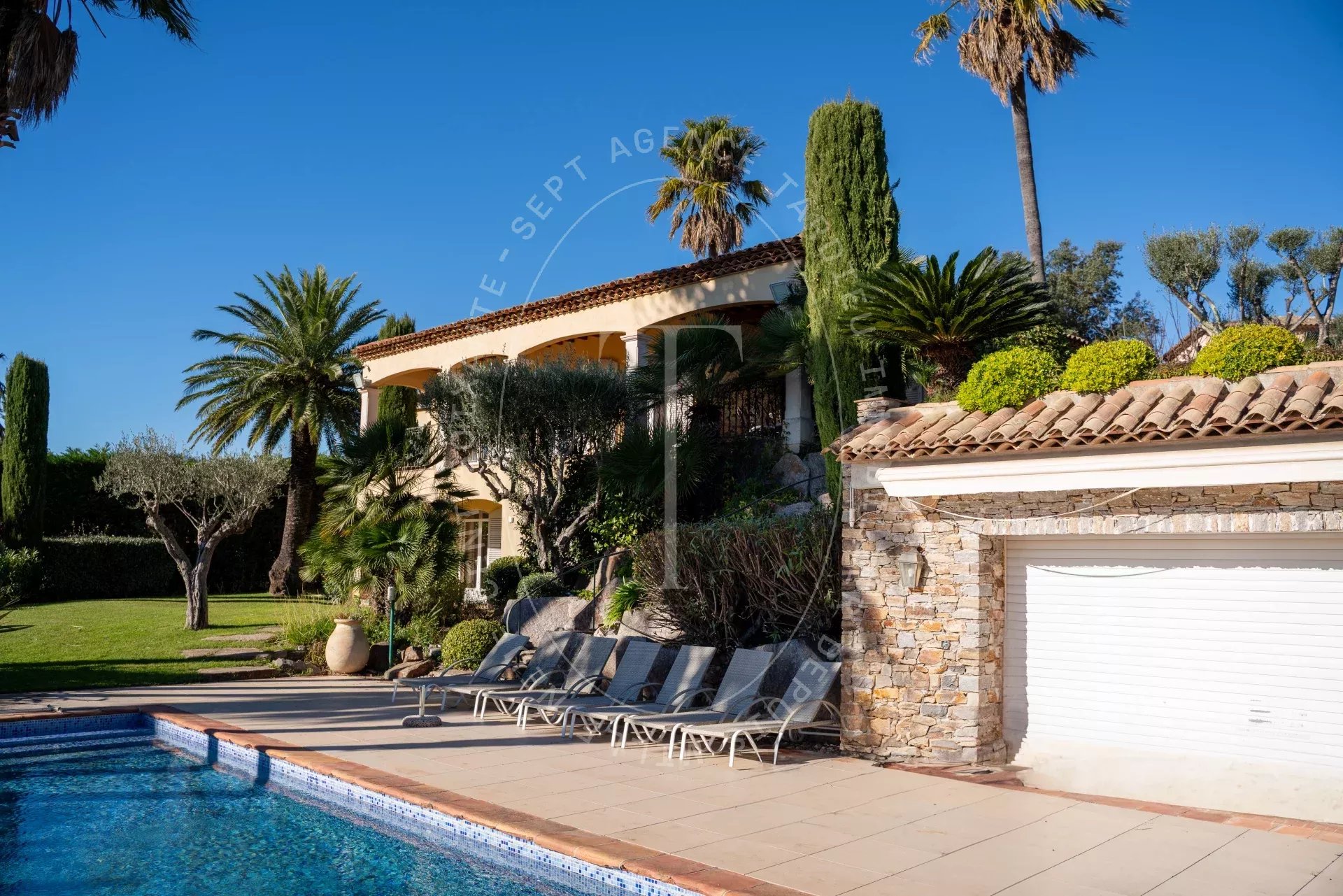 Maison provençale de 267 m² avec piscine