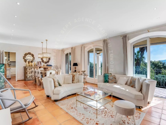 Maison provençale de 267 m² avec piscine