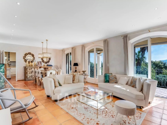 Maison provençale de 267 m² avec piscine