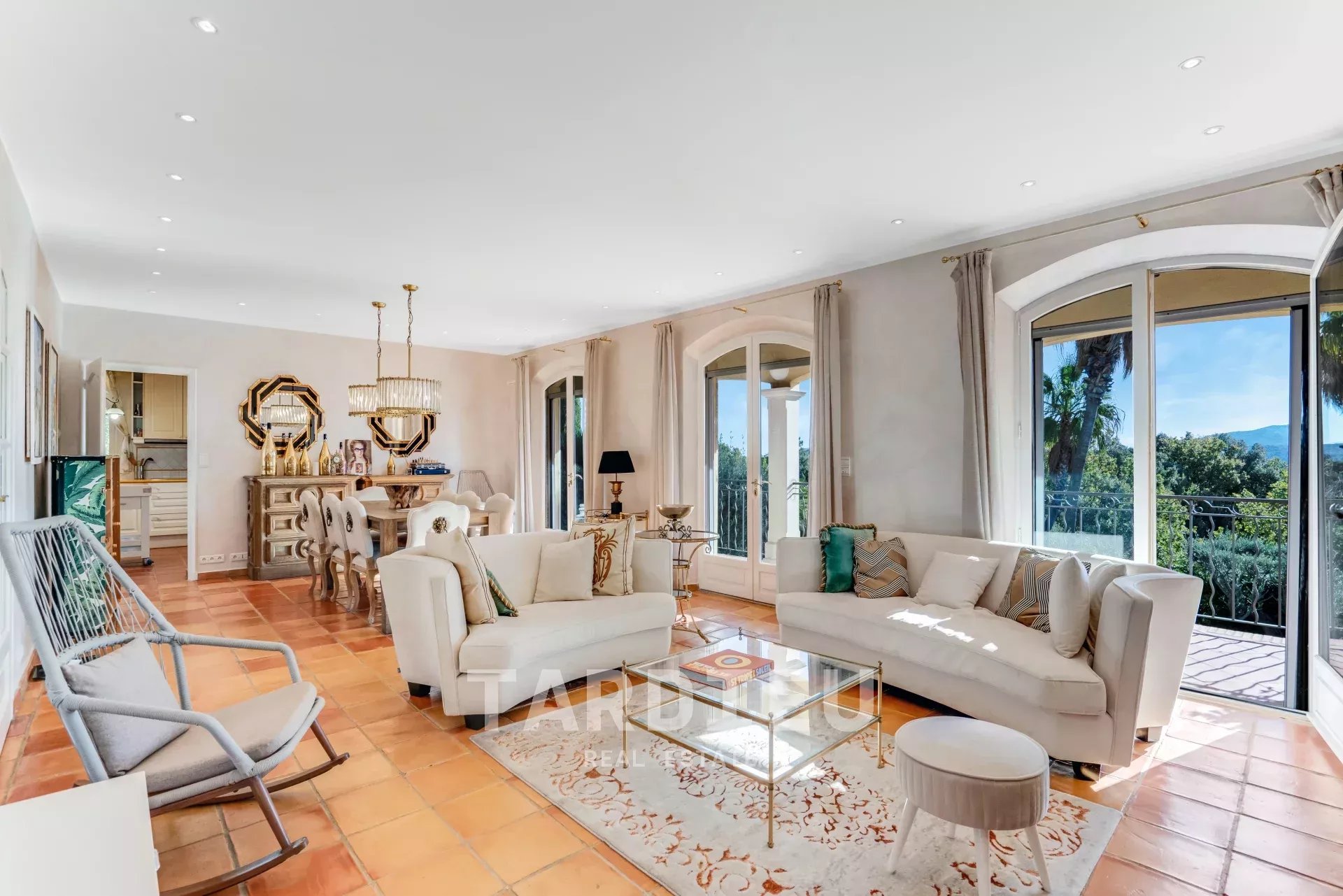 Maison provençale de 267 m² avec piscine