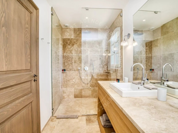 Villa contemporaine avec piscine proche centre ville