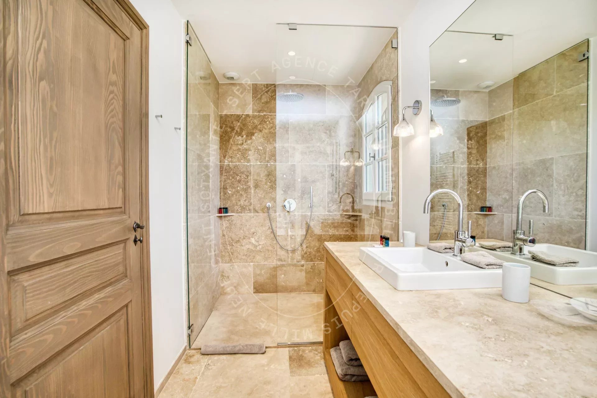 Villa contemporaine avec piscine proche centre ville