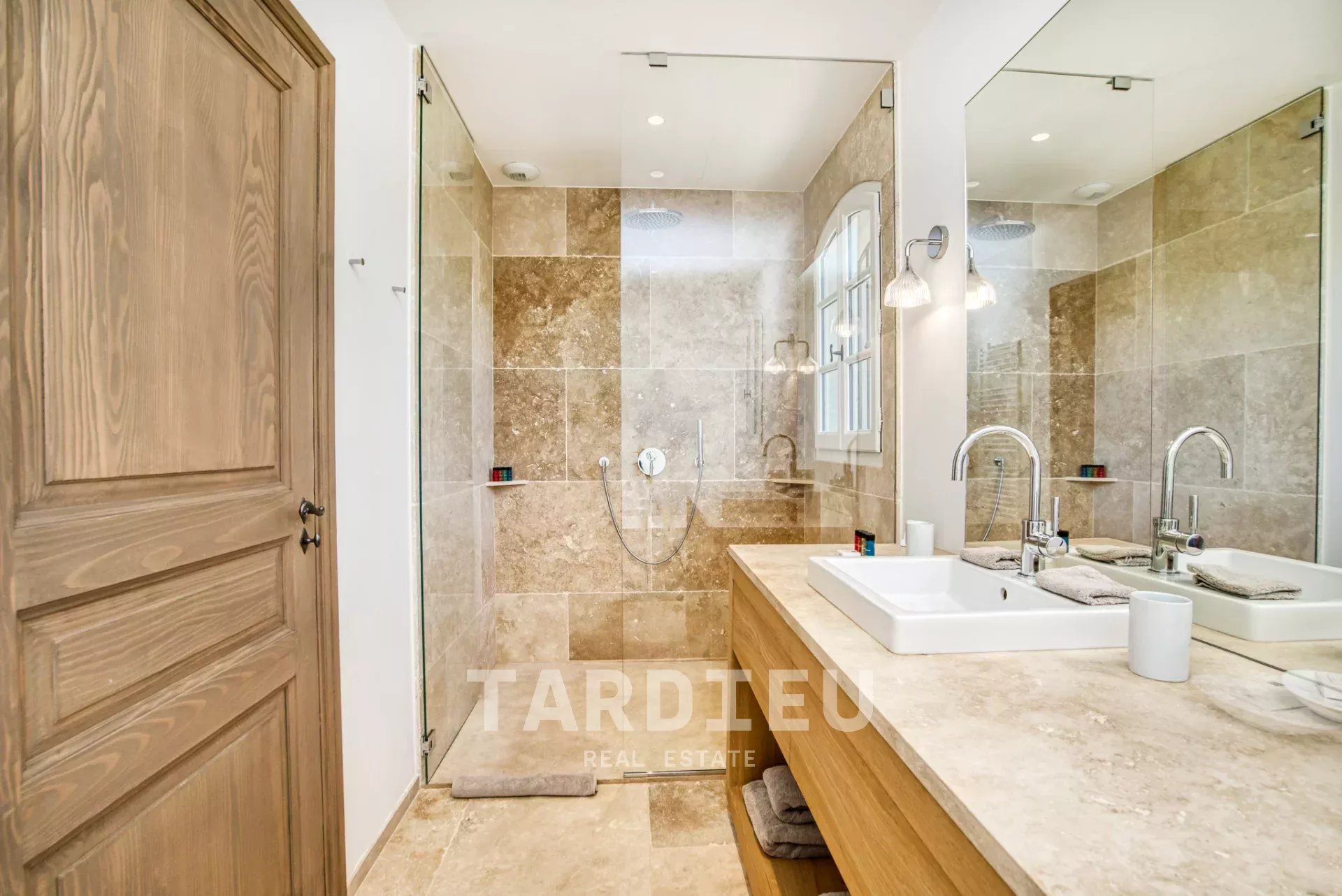 Villa contemporaine avec piscine proche centre ville