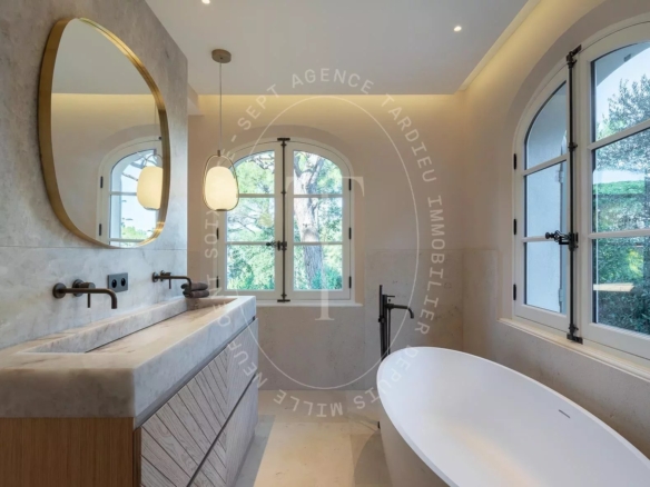 VILLA NEO PROVENCALE - SALINS SAINT -TROPEZ