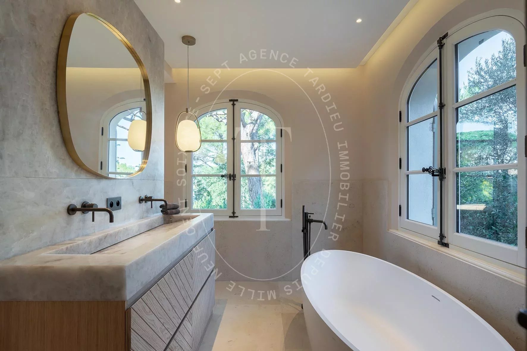 VILLA NEO PROVENCALE - SALINS SAINT -TROPEZ