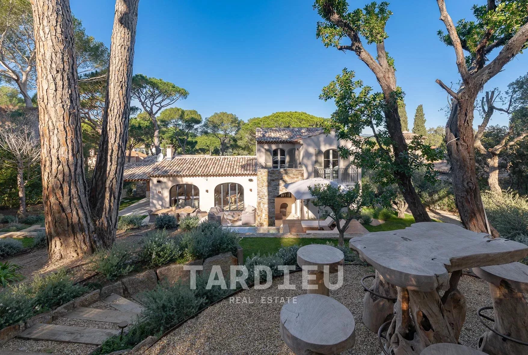 VILLA NEO PROVENCALE - SALINS SAINT -TROPEZ