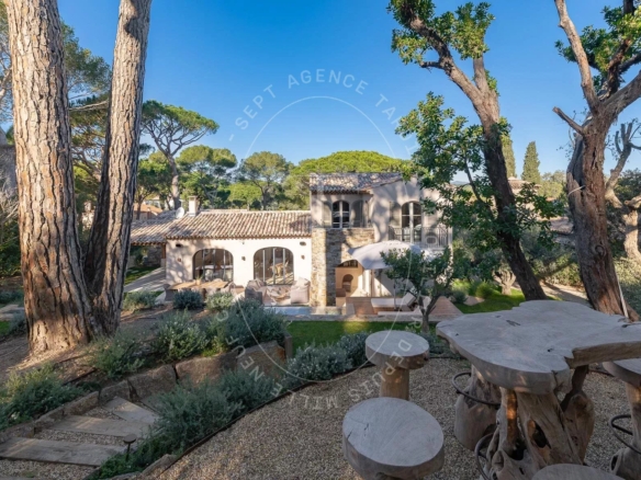 VILLA NEO PROVENCALE - SALINS SAINT -TROPEZ