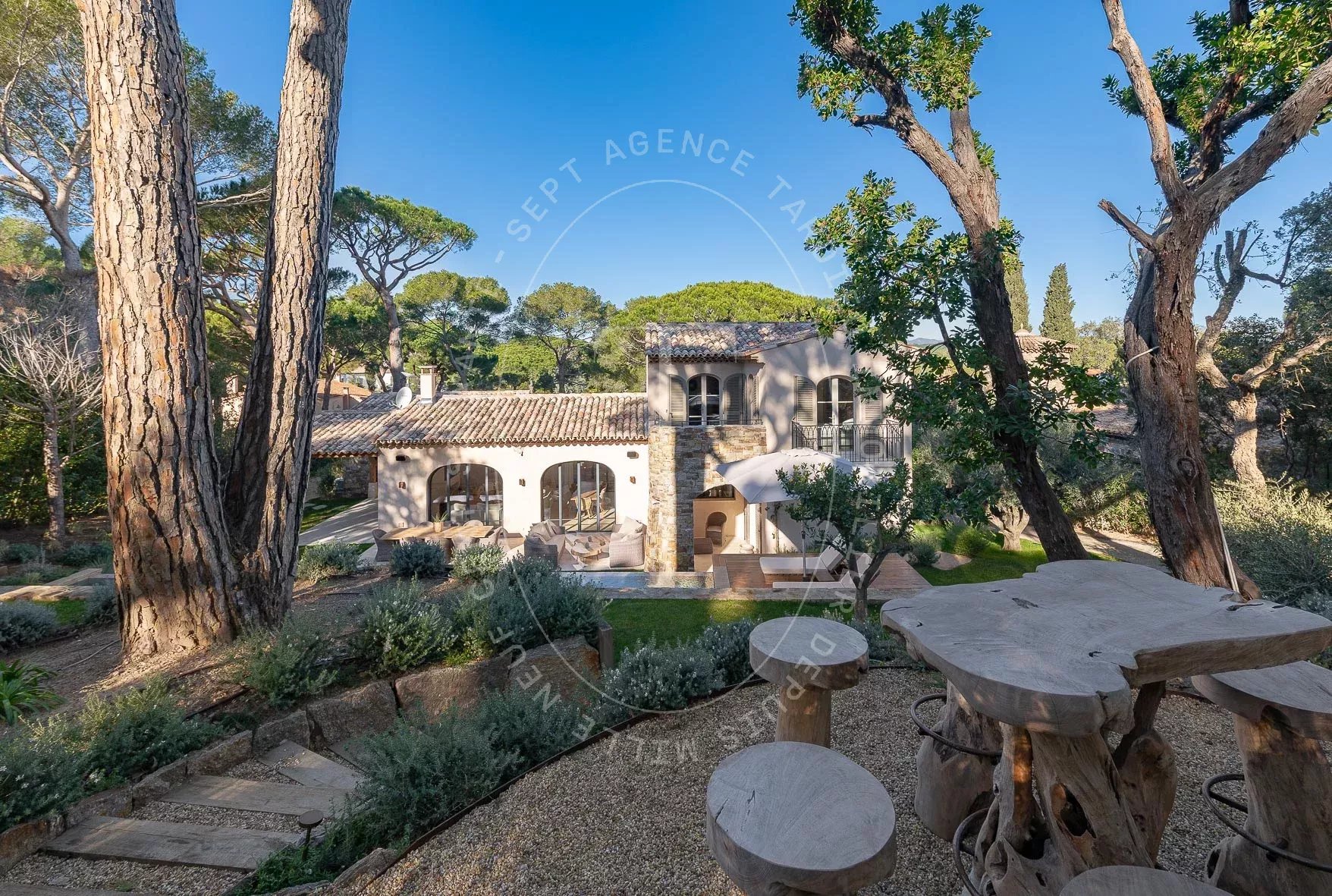 VILLA NEO PROVENCALE - SALINS SAINT -TROPEZ