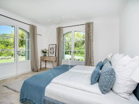 Villa contemporaine avec piscine proche centre ville