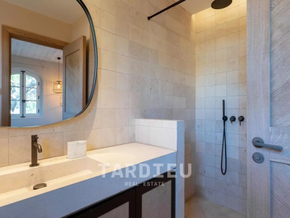 VILLA NEO PROVENCALE - SALINS SAINT -TROPEZ