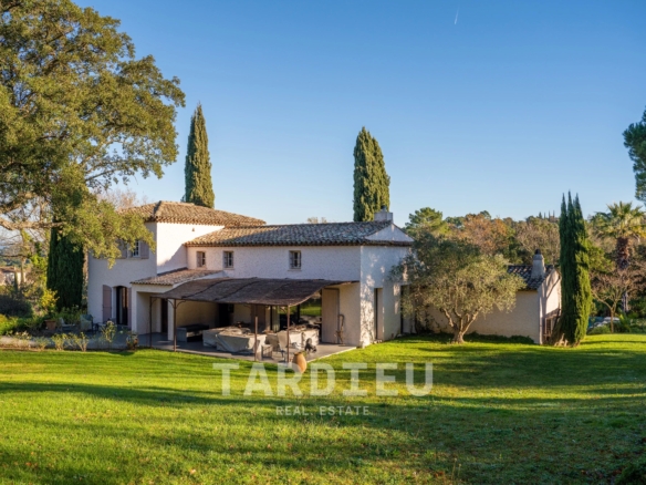 Maison dans la campagne de Gassin