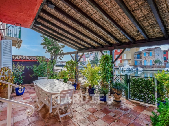 Maison de maître avec amarrage