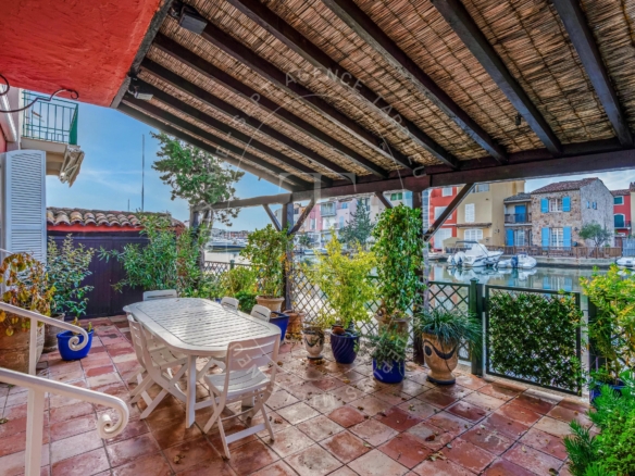 Maison de maître avec amarrage