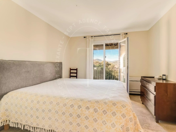 Villa 5 chambres avec vue dégagée - Cogolin