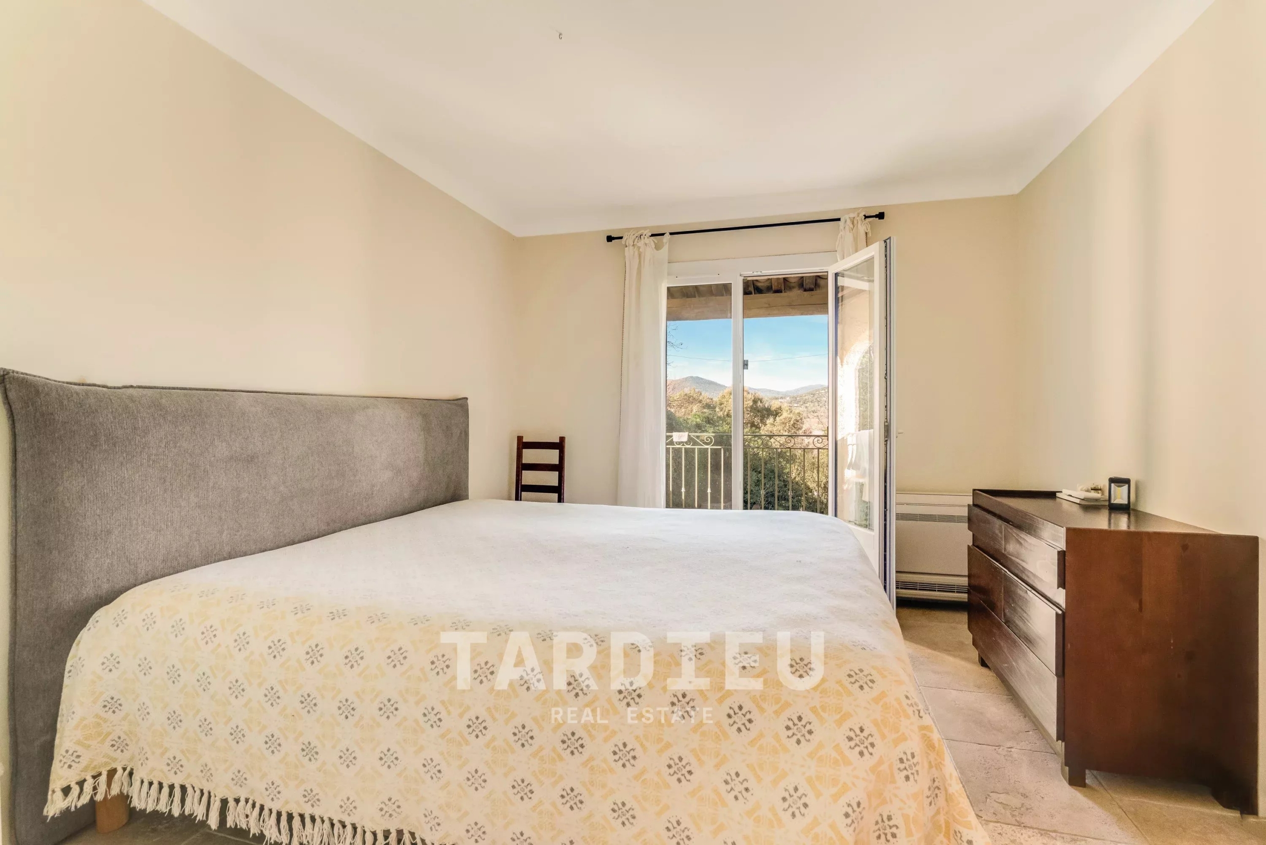 Villa 5 chambres avec vue dégagée - Cogolin