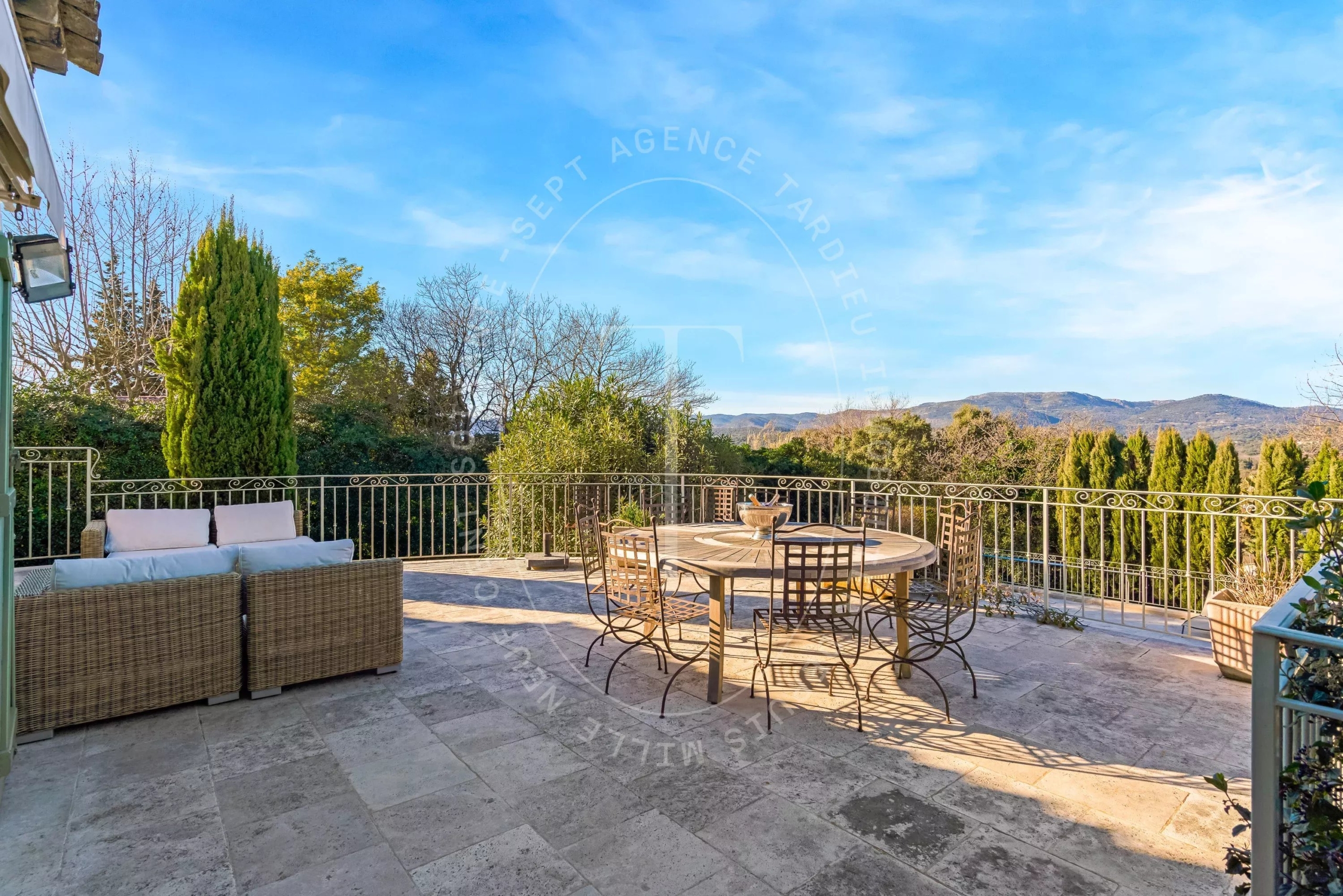 Villa 5 chambres avec vue dégagée - Cogolin