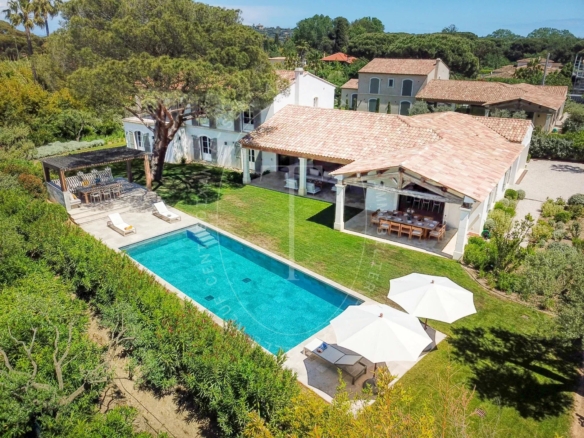 Villa contemporaine avec piscine proche centre ville