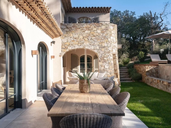VILLA NEO PROVENCALE - SALINS SAINT -TROPEZ