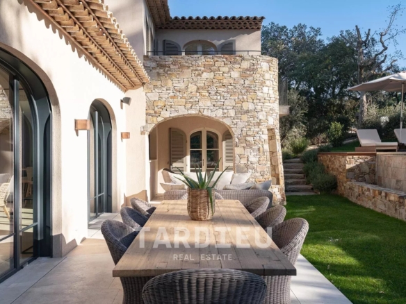 VILLA NEO PROVENCALE - SALINS SAINT -TROPEZ