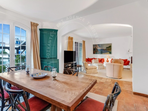 Maison de maître avec amarrage