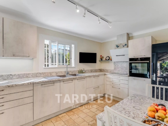 Villa 5 chambres avec vue dégagée  - Cogolin