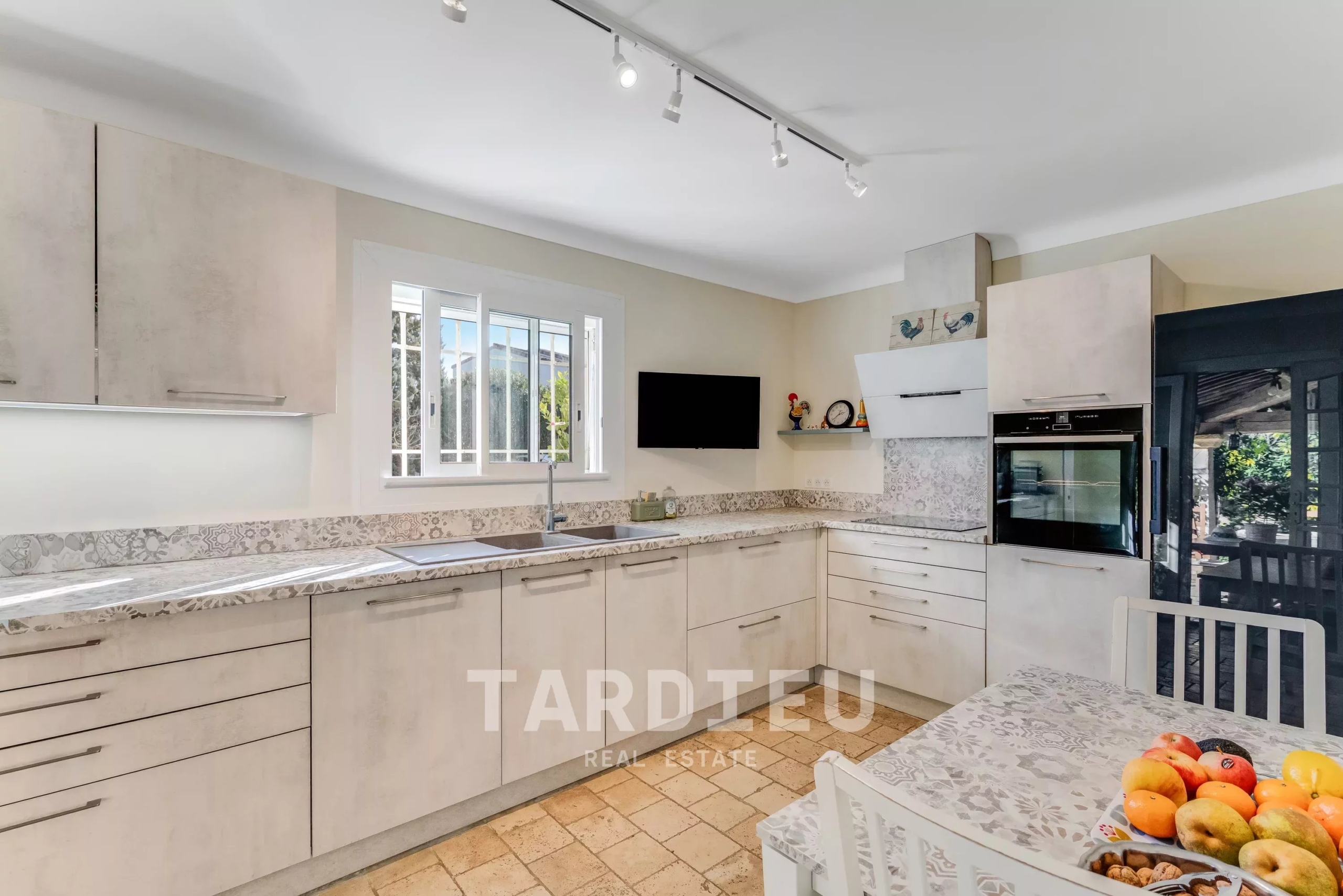 Villa 5 chambres avec vue dégagée - Cogolin