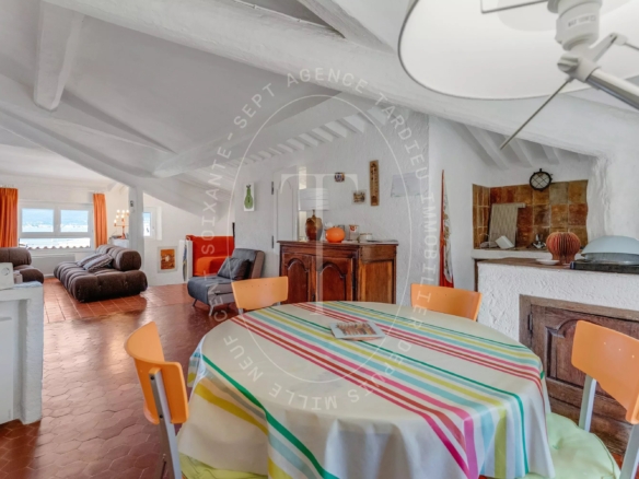 EXCLUSIVITE - APPARTEMENT AVEC TERRASSE ET VUE MER PANORAMIQUE - SAINT TROPEZ