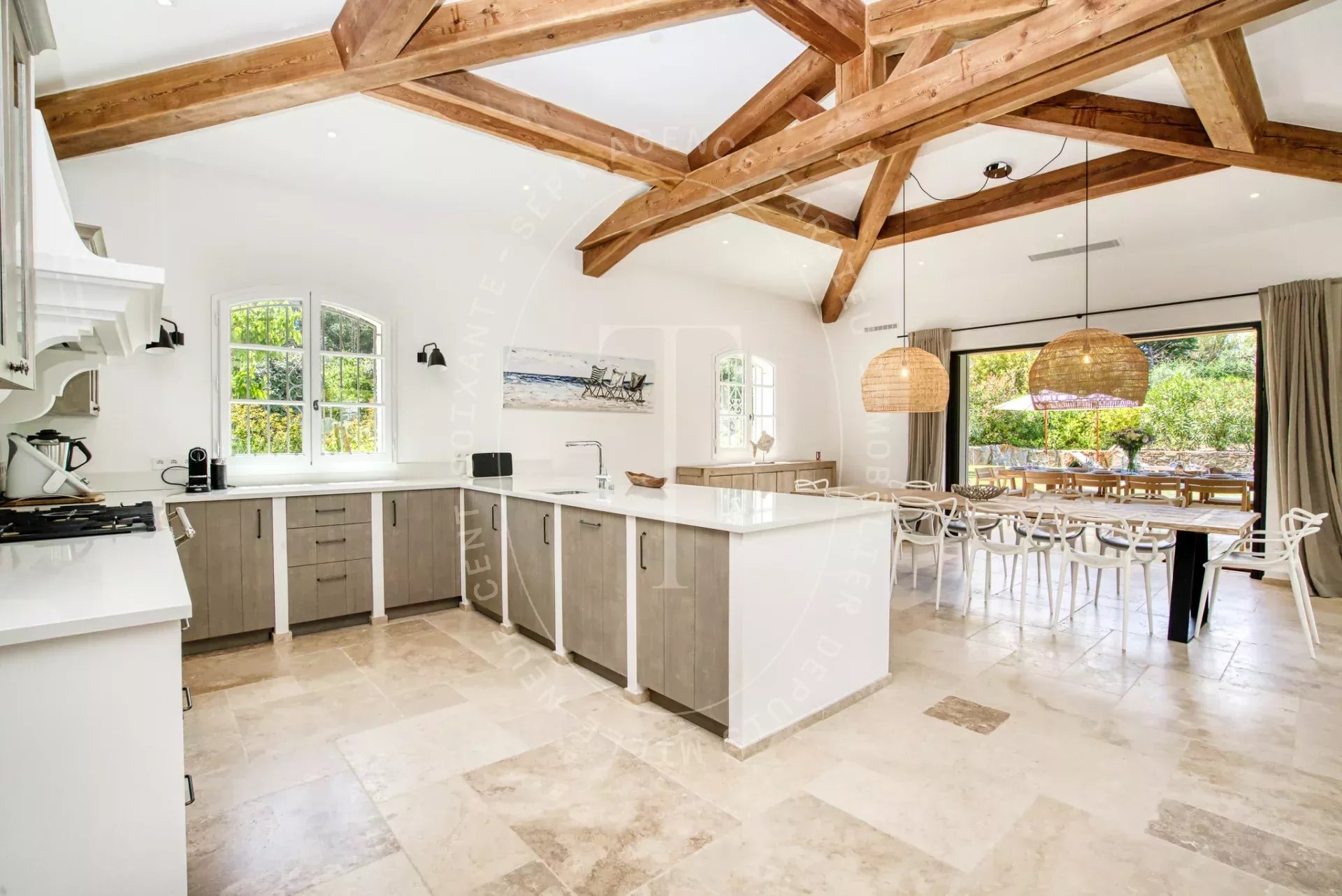 Villa contemporaine avec piscine proche centre ville