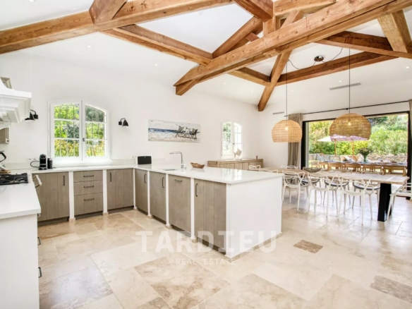 Villa contemporaine avec piscine proche centre ville