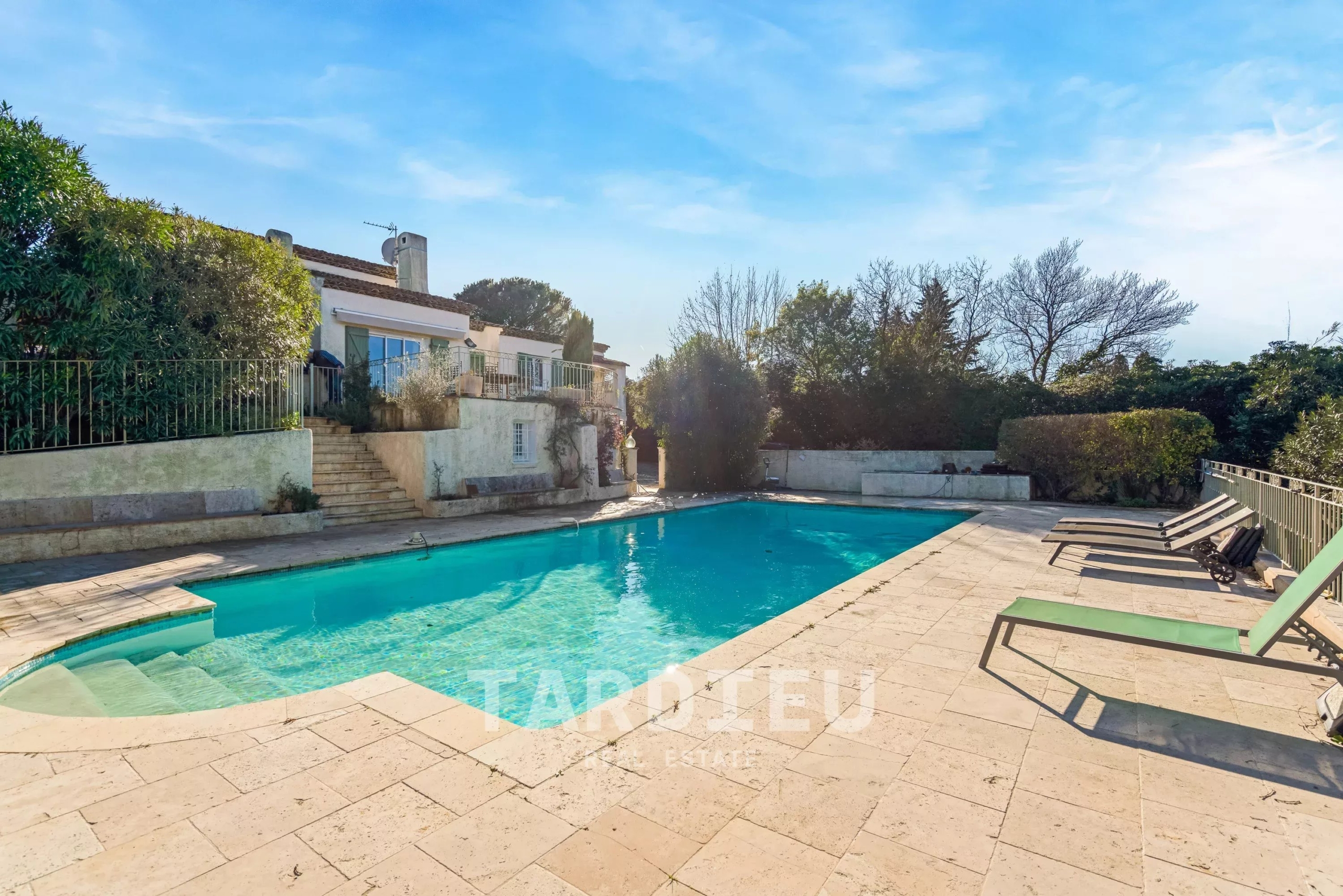 Villa 5 chambres avec vue dégagée - Cogolin