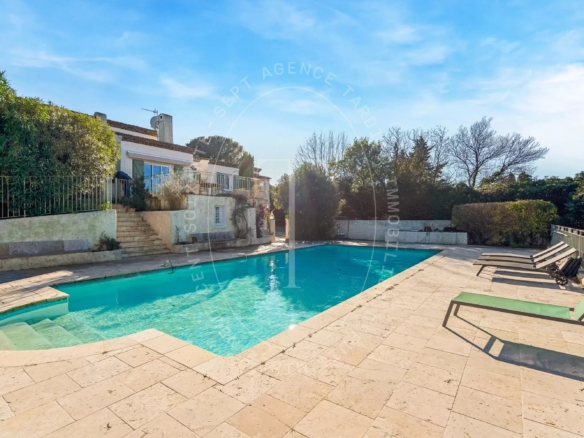 Villa 5 chambres avec vue dégagée - Cogolin