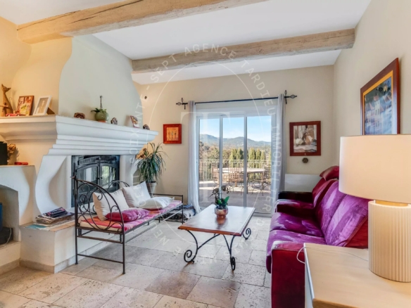 Villa 5 chambres avec vue dégagée - Cogolin