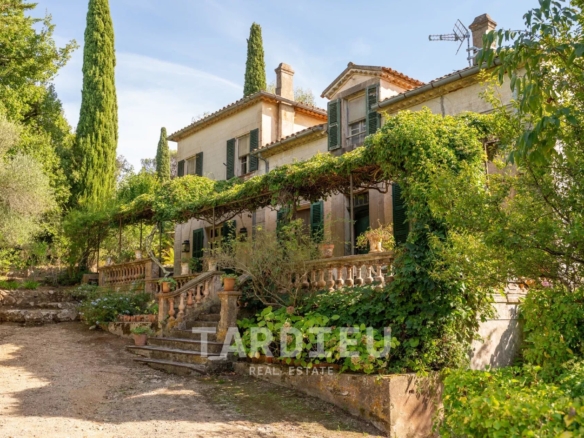 Saint-Tropez : Bâtisses de caractère au cœur