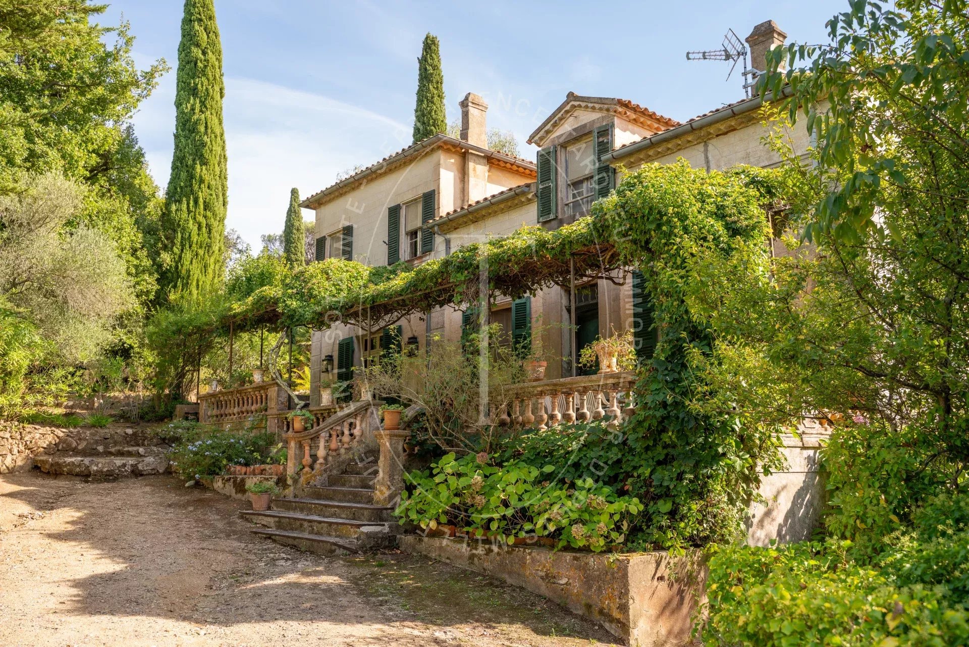 Saint-Tropez : Bâtisses de caractère au cœur