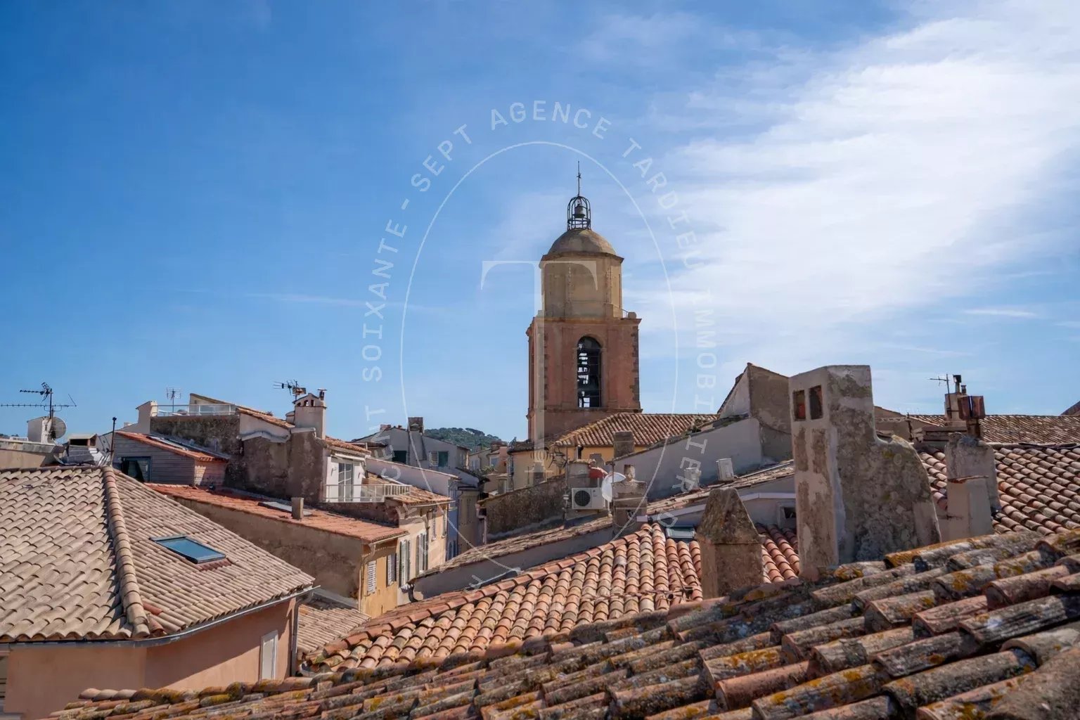 EXCLUSIVITE - APPARTEMENT AVEC TERRASSE ET VUE MER PANORAMIQUE - SAINT TROPEZ