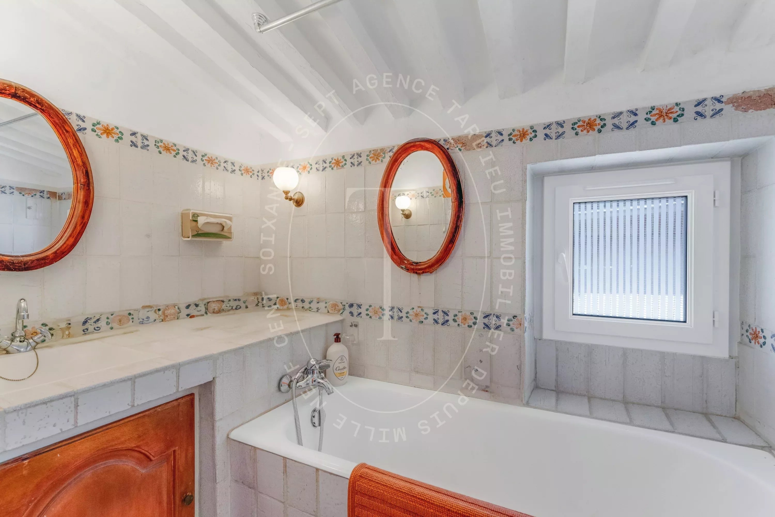 EXCLUSIVITE - APPARTEMENT AVEC TERRASSE ET VUE MER PANORAMIQUE - SAINT TROPEZ