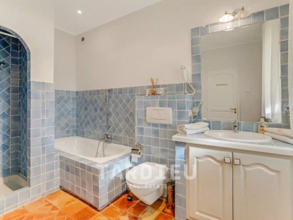 Maison provençale de 267 m² avec piscine